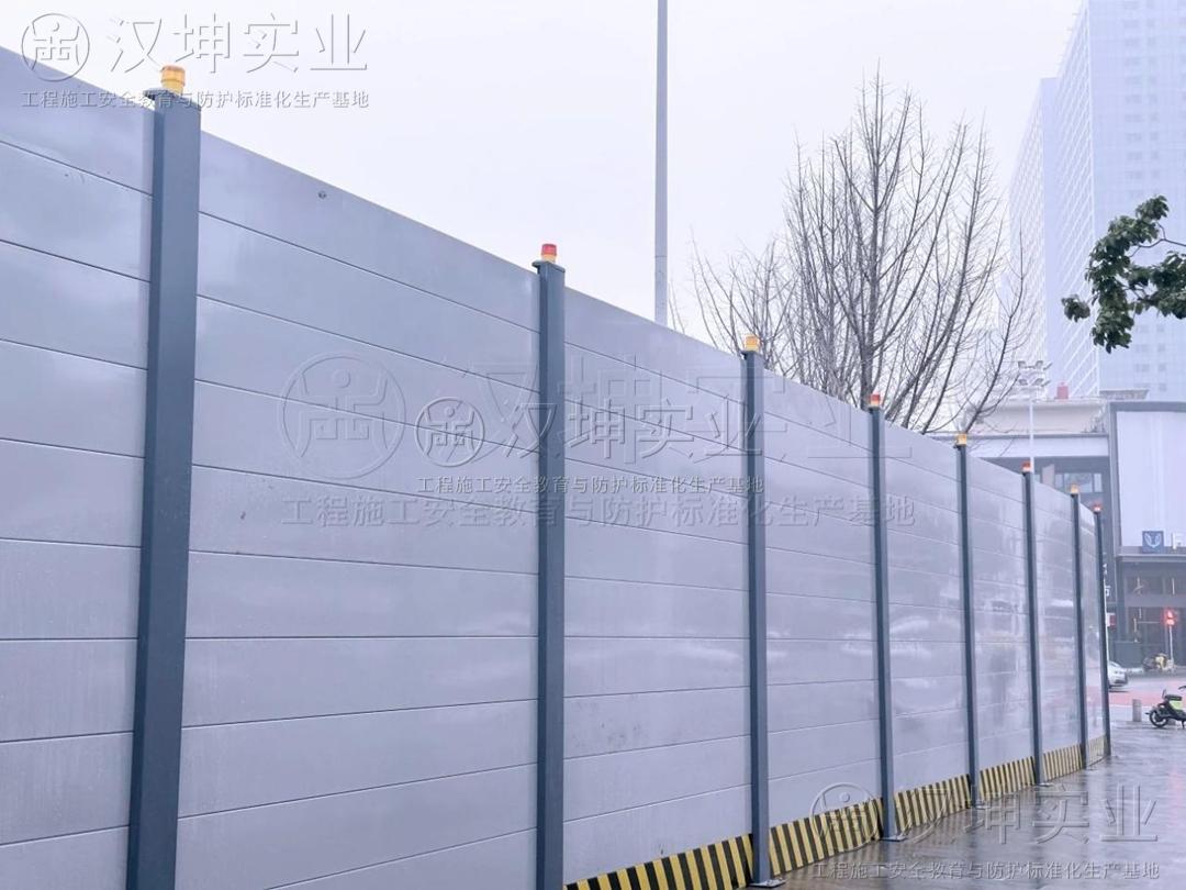 圍擋案例丨加速度+真實力，長沙天心區(qū)勞動西路采用漢坤1007款圍擋圍住待拆老破小